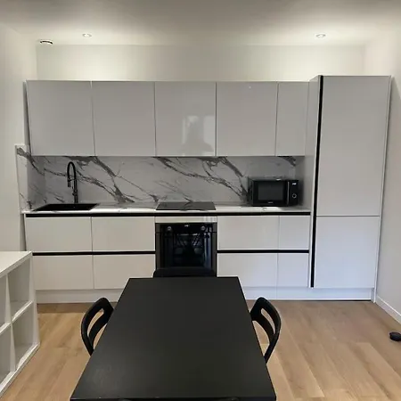 Apartment Vii - Standing