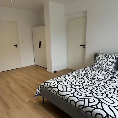 Vii - Standing Nilvange